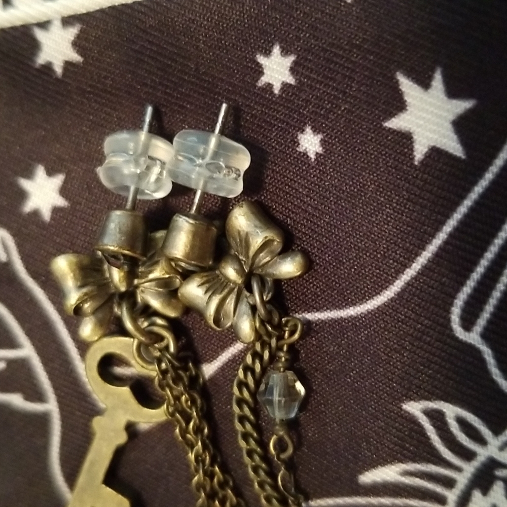 RARE Betsey Johnson Lock & Key Mismatched Drop Earrings - Picture 10 of 11